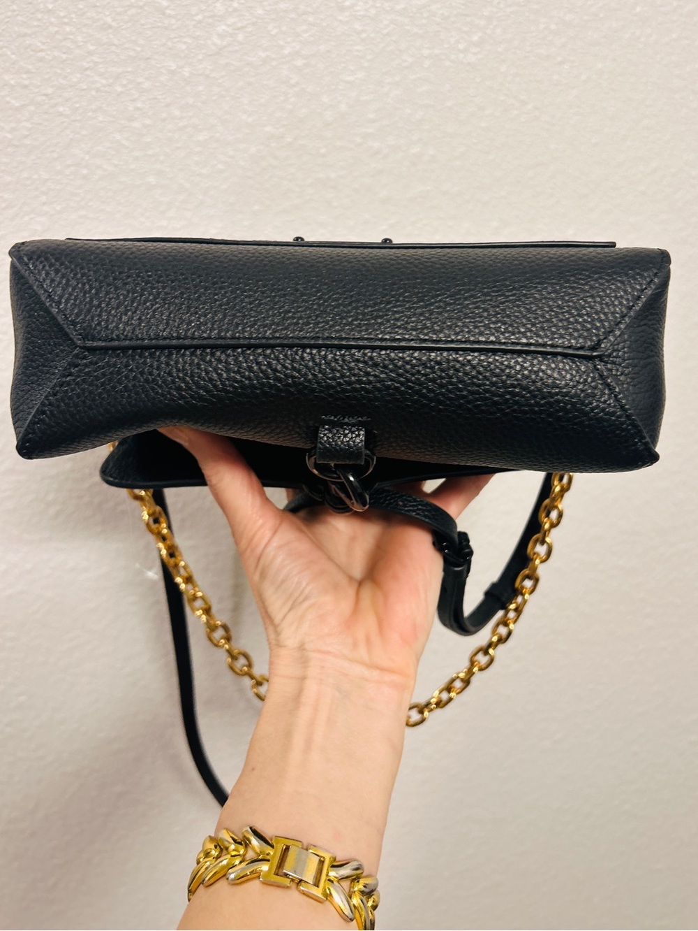 Rebecca Minkoff Black Pebbled Leather Crossbody with Gold Chain & Dust Bag New - Picture 4 of 9